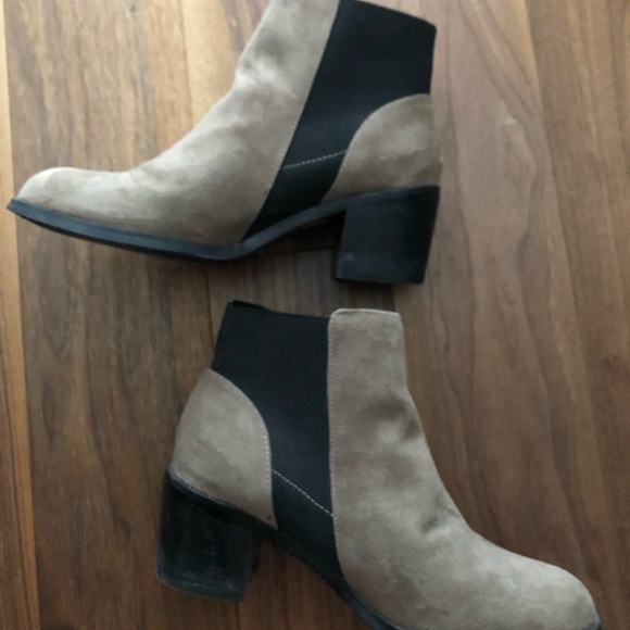 Brown suede chunky heel boots - Picture 1 of 5